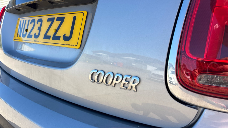 MINI Hatchback 1.5 Cooper Classic Premium 5dr Auto Petrol Hatchback